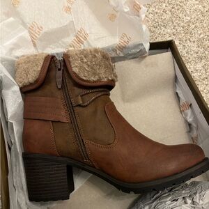 7.5 Brown Boots with heel (never worn and still in box)